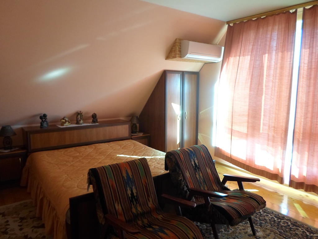 Grono Isabelly Hotel Uzhhorod Bilik gambar